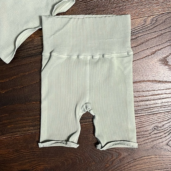 FP Movement Happiness Runs Bike Short & Convertible Crop Top - Picture 2 of 10